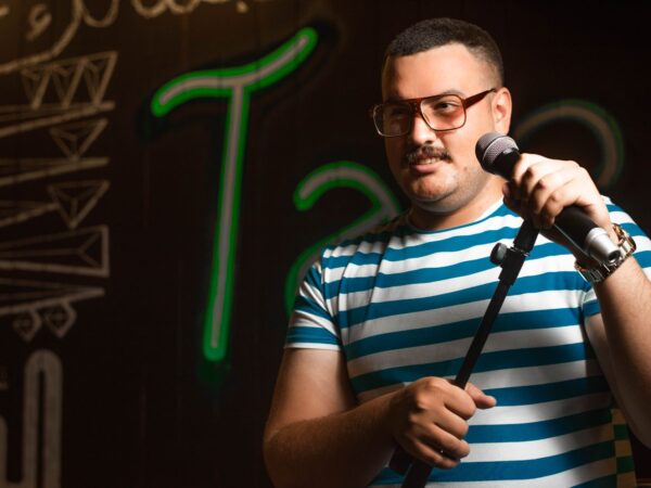 סטנדאפ למבוגרים וילדים: המדריך המלא לבחירת הופעה שמתאימה לכל גיל
